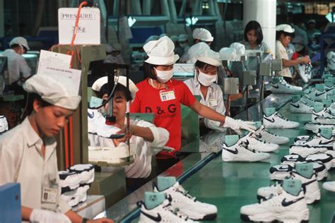 does nike have its own factories|why does nike outsource manufacturing.